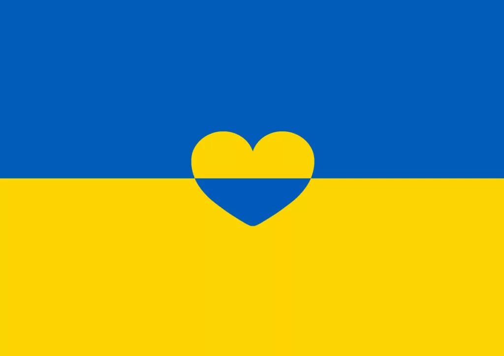 A Ukraine flag with a heart at its center to illustrate the program "Uniting for Ukraine"